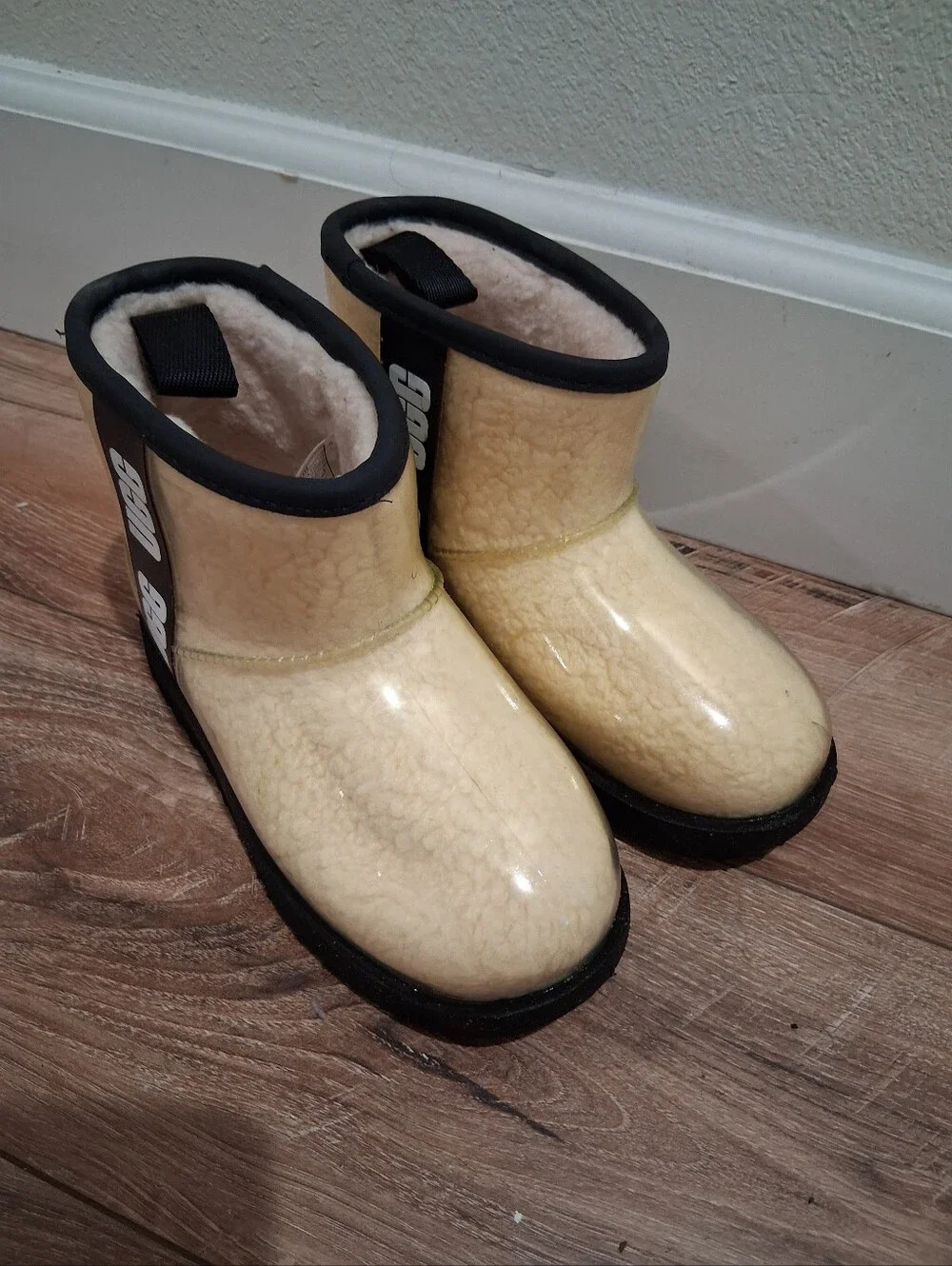 UGGS